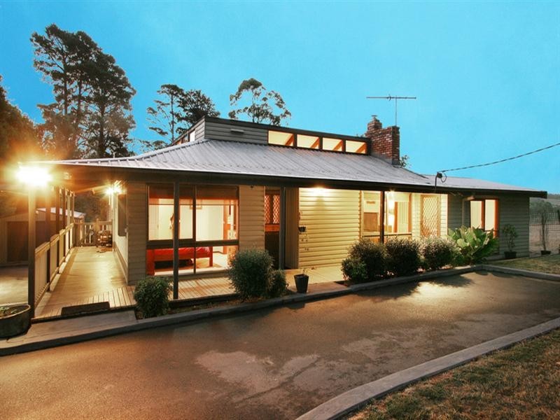 6 Wellington Road, Wandin North VIC 3139