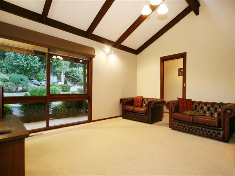 6 Wellington Road, Wandin North VIC 3139