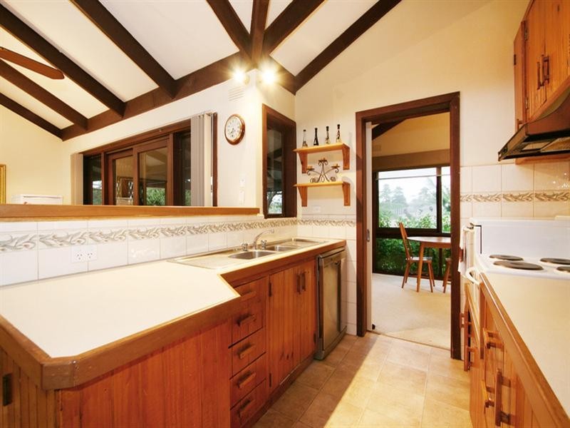 6 Wellington Road, Wandin North VIC 3139