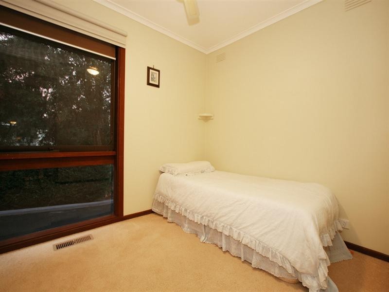 6 Wellington Road, Wandin North VIC 3139