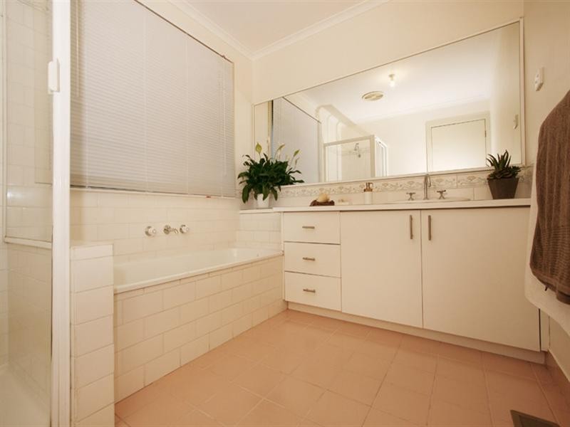 6 Ambon Rise, Croydon North VIC 3136