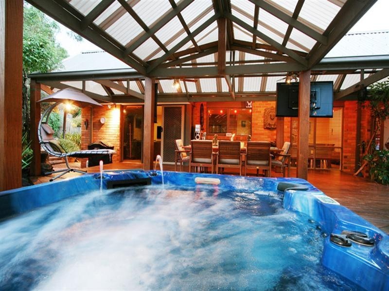 6 Ambon Rise, Croydon North VIC 3136