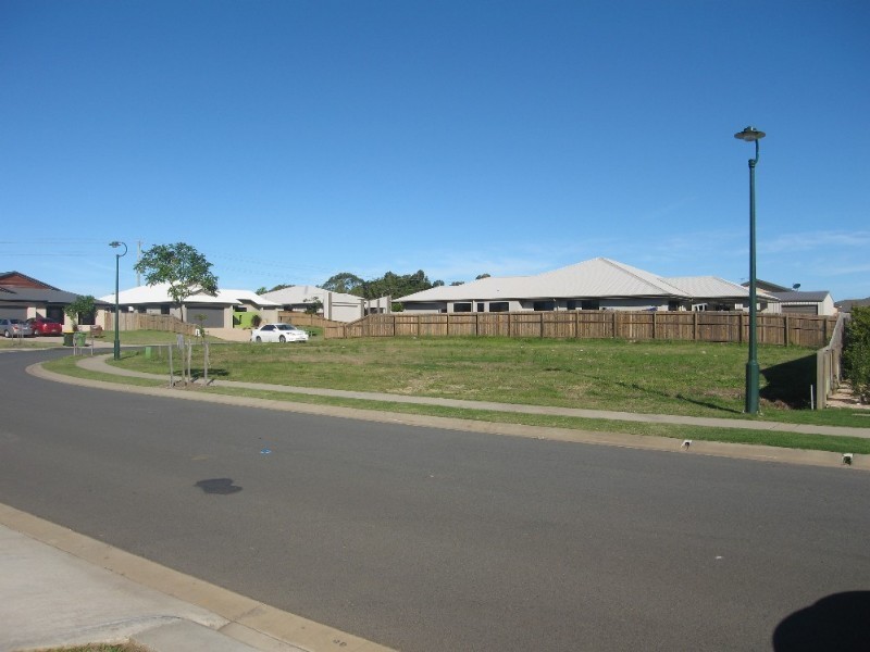 60 Gingham Street, Glenella QLD 4740