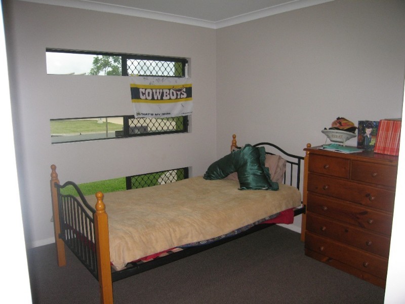 52 Gingham Street, Glenella QLD 4740