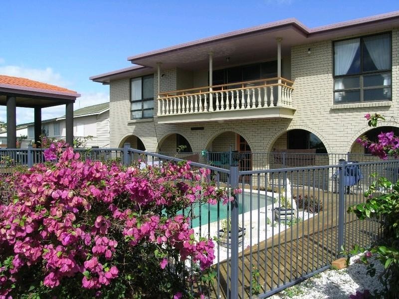 9 Crichton Street, Sarina Beach QLD 4737