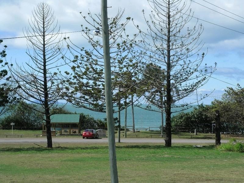 9 Crichton Street, Sarina Beach QLD 4737