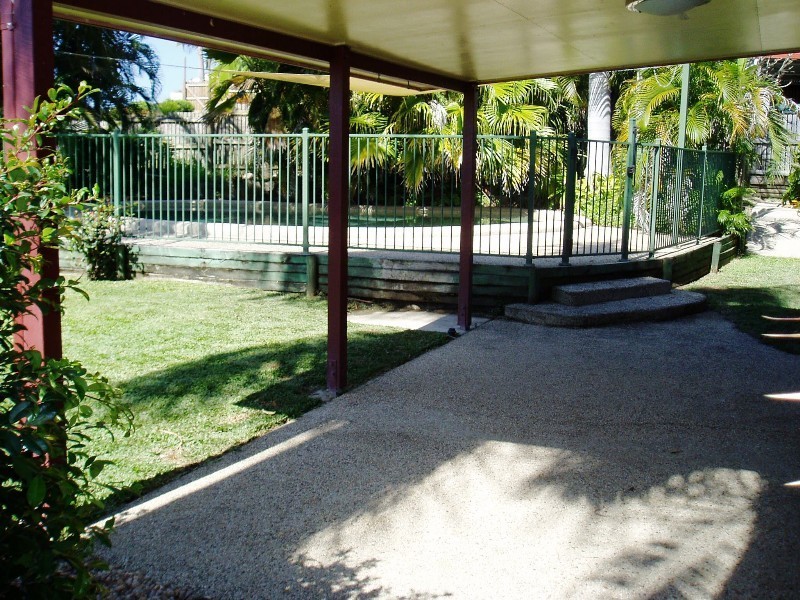 1 Cedar Court, Eimeo QLD 4740