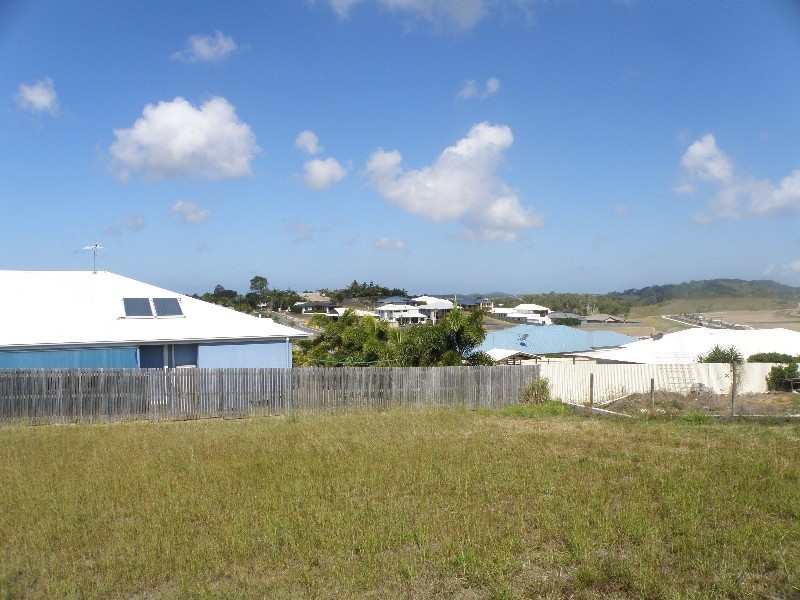 11 Douglas Crescent, Rural View QLD 4740