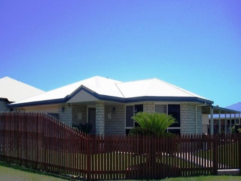 18 Dustwill Street, Eimeo QLD 4740