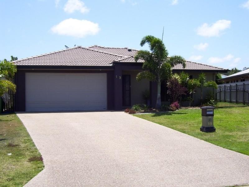 19 Cutfield Street, Glenella QLD 4740