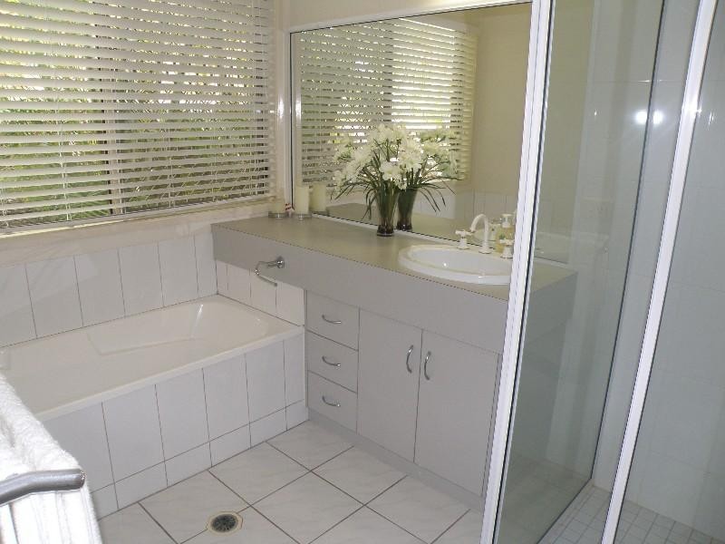 31 Murrays Road, Glenella QLD 4740