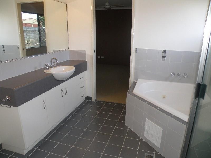 8 Wayne Court, Walkerston QLD 4751