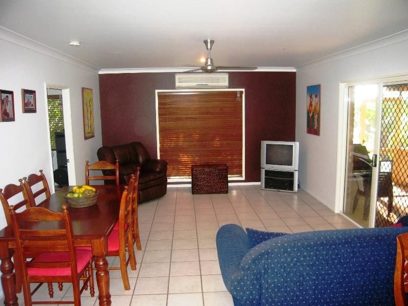 6 Hillcrest Street, Eimeo QLD 4740