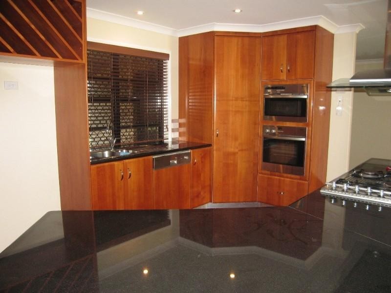 8 Bonsai Court, Glenella QLD 4740