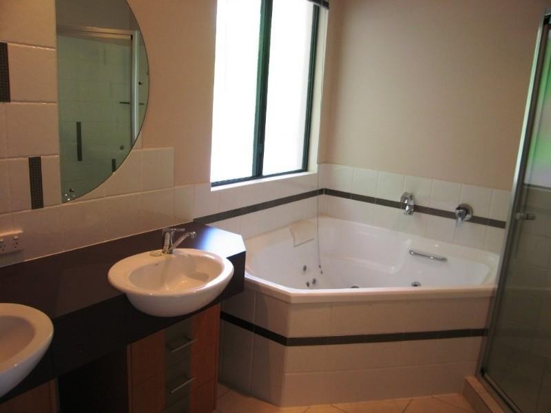 10 Clearvista Crescent, Mount Pleasant QLD 4740