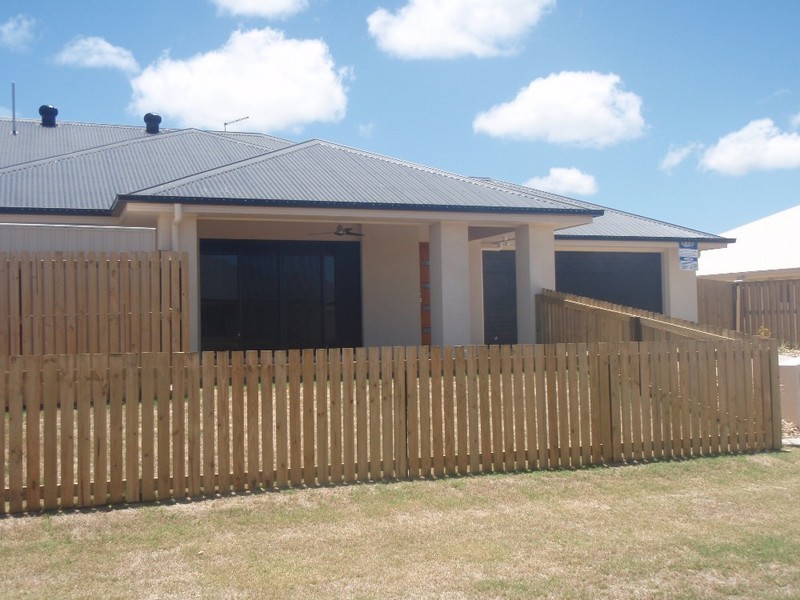 2/4 Hyams Way, Blacks Beach QLD 4740