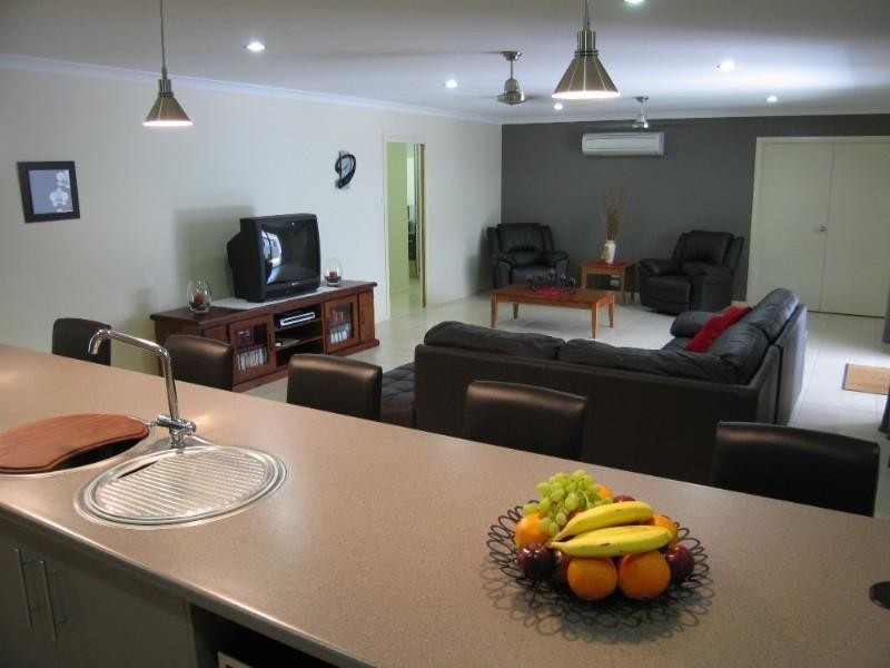 25 Gingham Street, Glenella QLD 4740