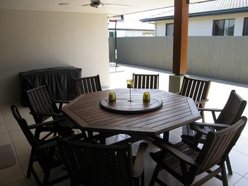 25 Gingham Street, Glenella QLD 4740