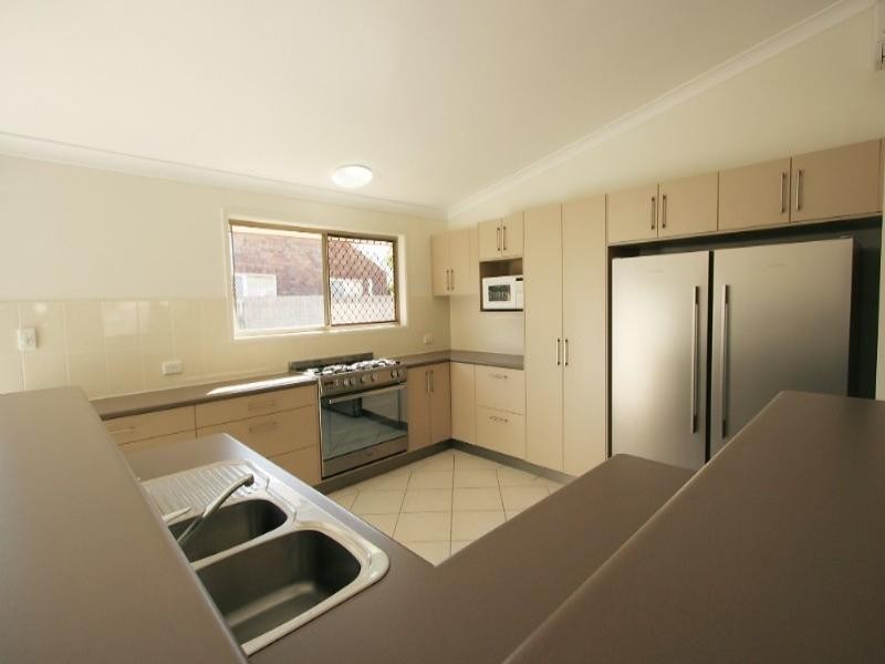 60 Bradman Drive, Glenella QLD 4740