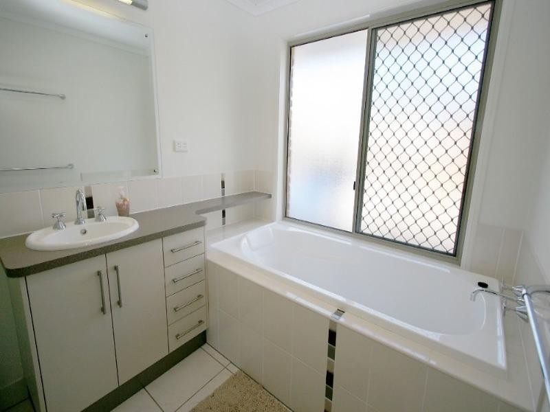 60 Bradman Drive, Glenella QLD 4740