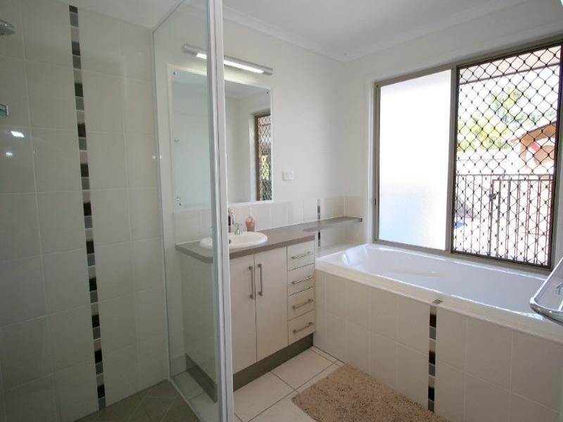 60 Bradman Drive, Glenella QLD 4740