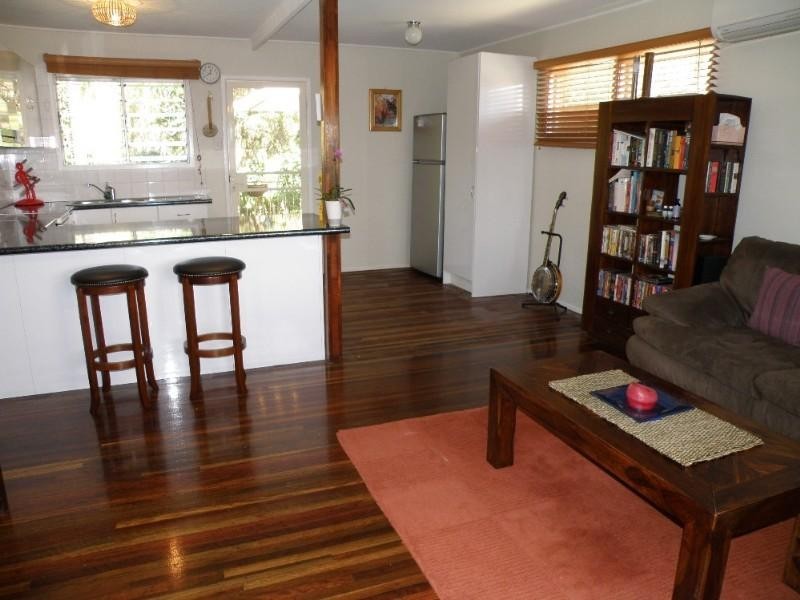 18 Crane Street, Slade Point QLD 4740