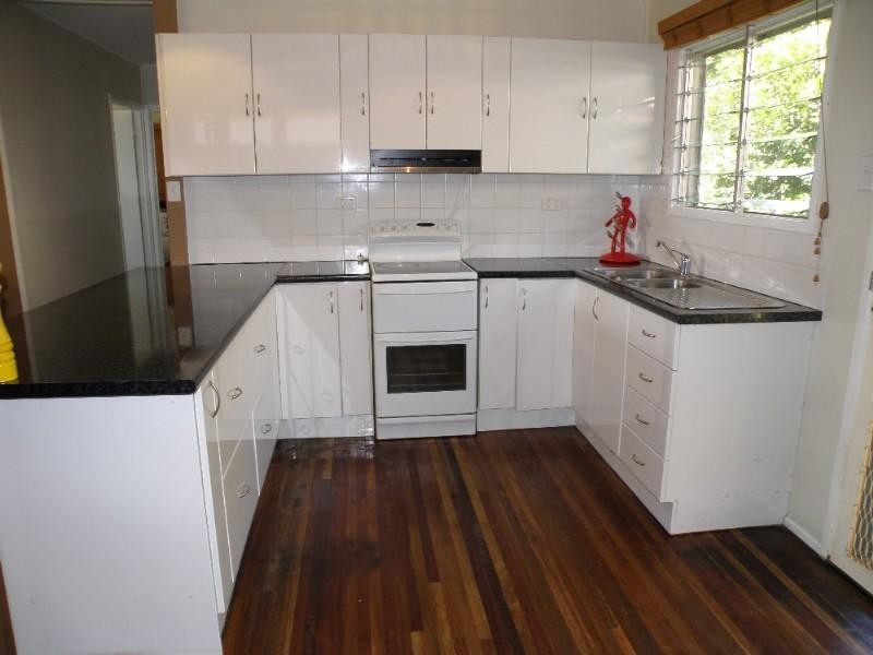 18 Crane Street, Slade Point QLD 4740