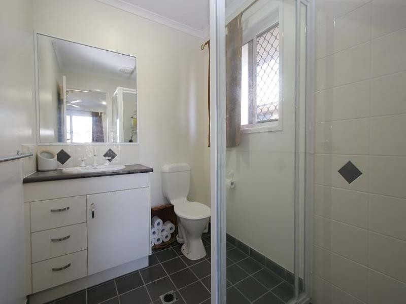 18 Eva Parade, Glenella QLD 4740