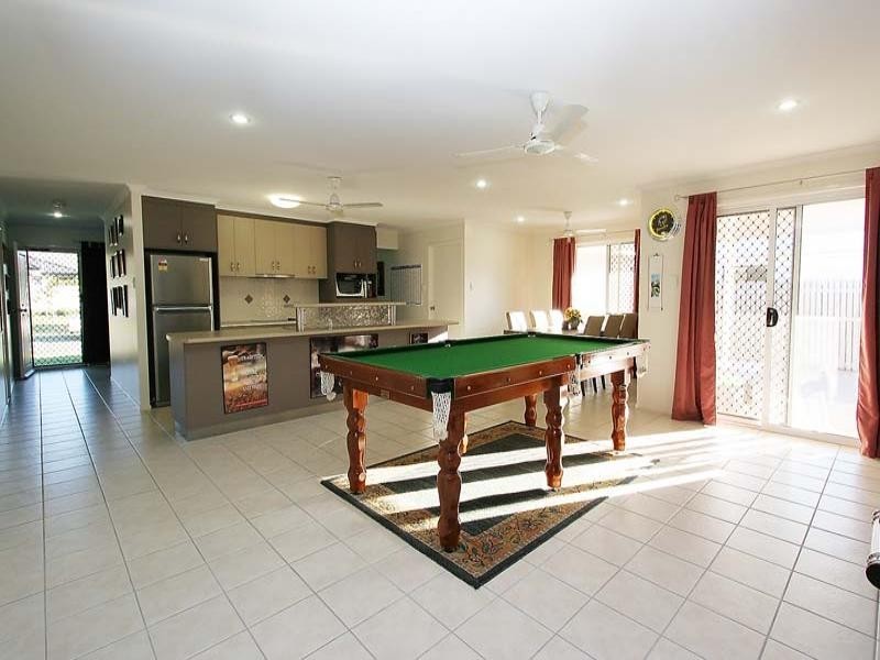 18 Eva Parade, Glenella QLD 4740