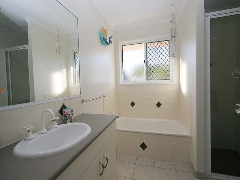 18 Eva Parade, Glenella QLD 4740