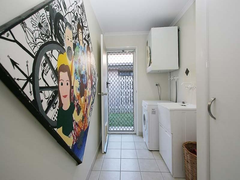 18 Eva Parade, Glenella QLD 4740