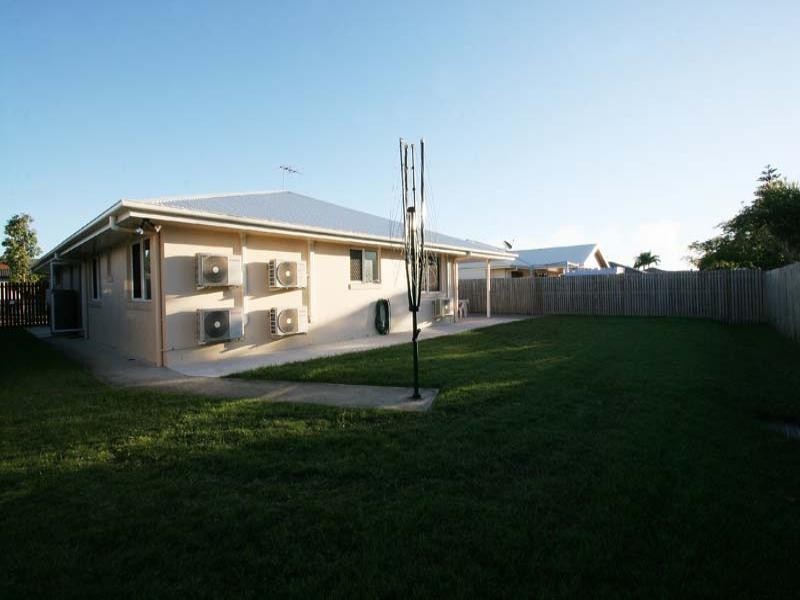 18 Eva Parade, Glenella QLD 4740