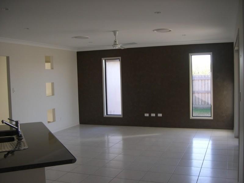 41 Gingham Street, Glenella QLD 4740