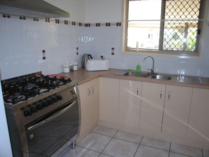 8 Castaway Close, Hay Point QLD 4740