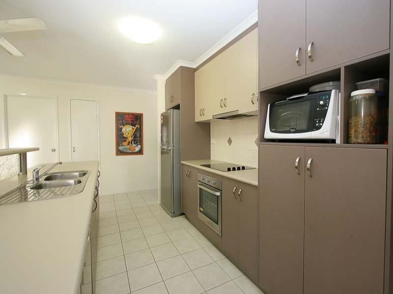 18 Eva Parade, Glenella QLD 4740