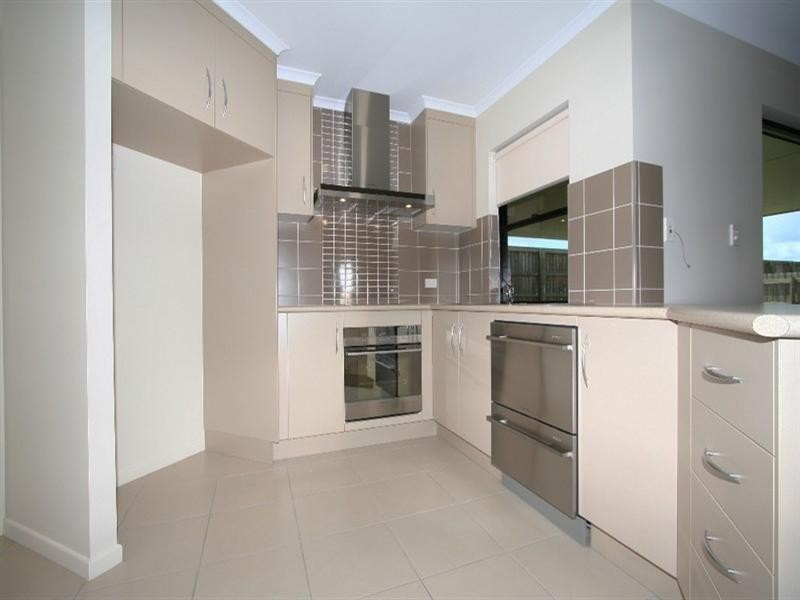 28 Woden Crescent, Ooralea QLD 4740