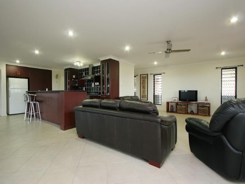 67 Cinnamon Drive, Glenella QLD 4740