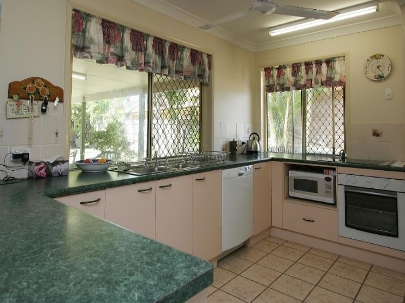 27 Denham Crescent, Rural View QLD 4740