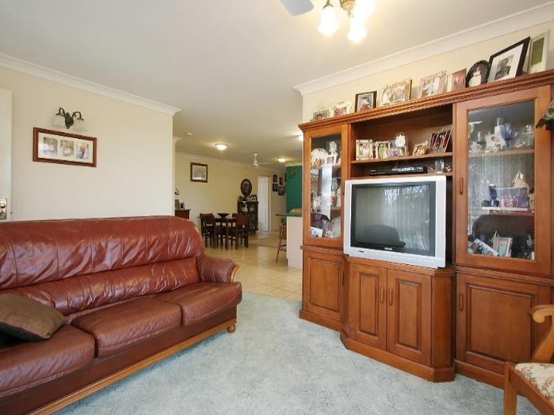 27 Denham Crescent, Rural View QLD 4740