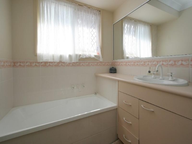 27 Denham Crescent, Rural View QLD 4740