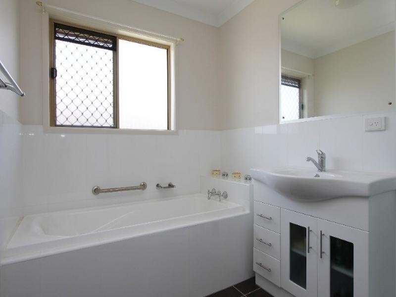 18 Victor Avenue, Glenella QLD 4740