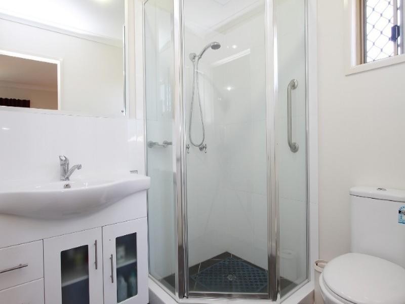 18 Victor Avenue, Glenella QLD 4740