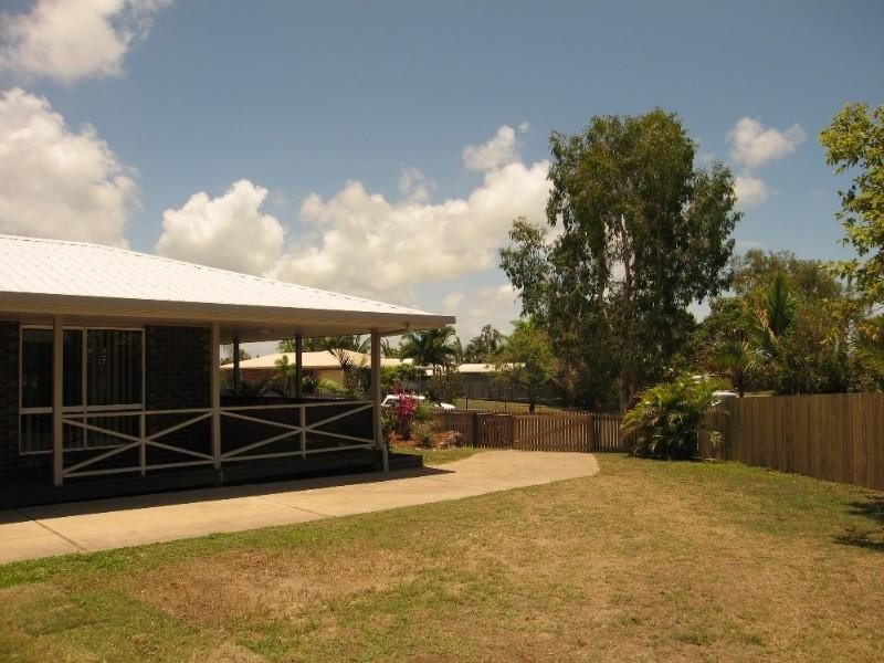 11 Kristy Crescent, Eimeo QLD 4740