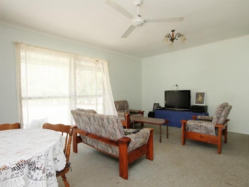 8 Windsor Drive, Hay Point QLD 4740