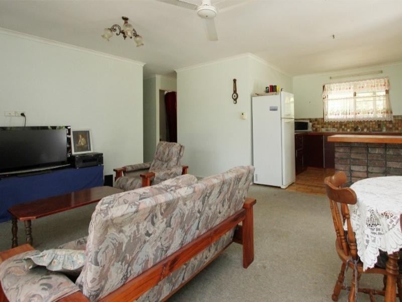 8 Windsor Drive, Hay Point QLD 4740