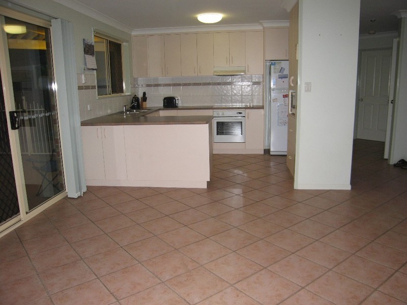 55 Pioneer Street, Glenella QLD 4740