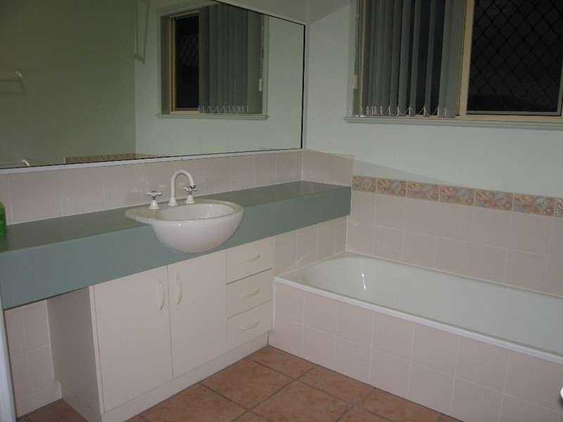 55 Pioneer Street, Glenella QLD 4740