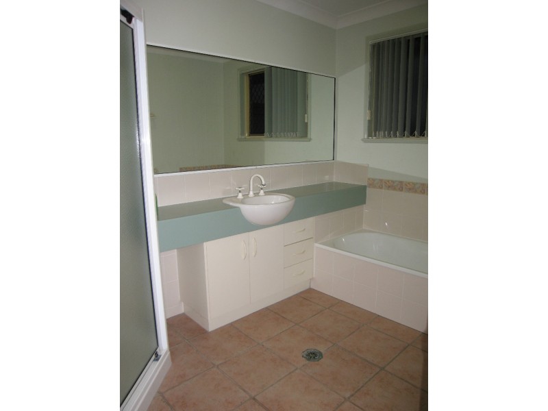 55 Pioneer Street, Glenella QLD 4740