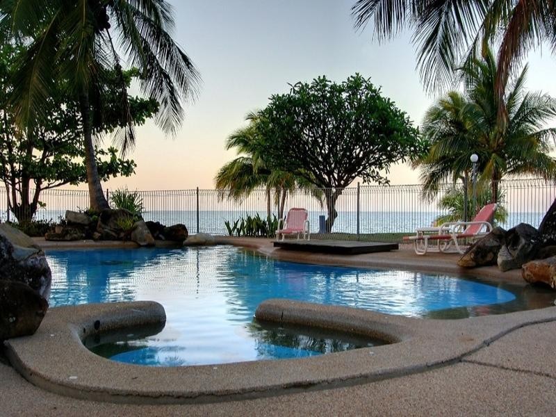 15/2 Beach Road, Dolphin Heads QLD 4740