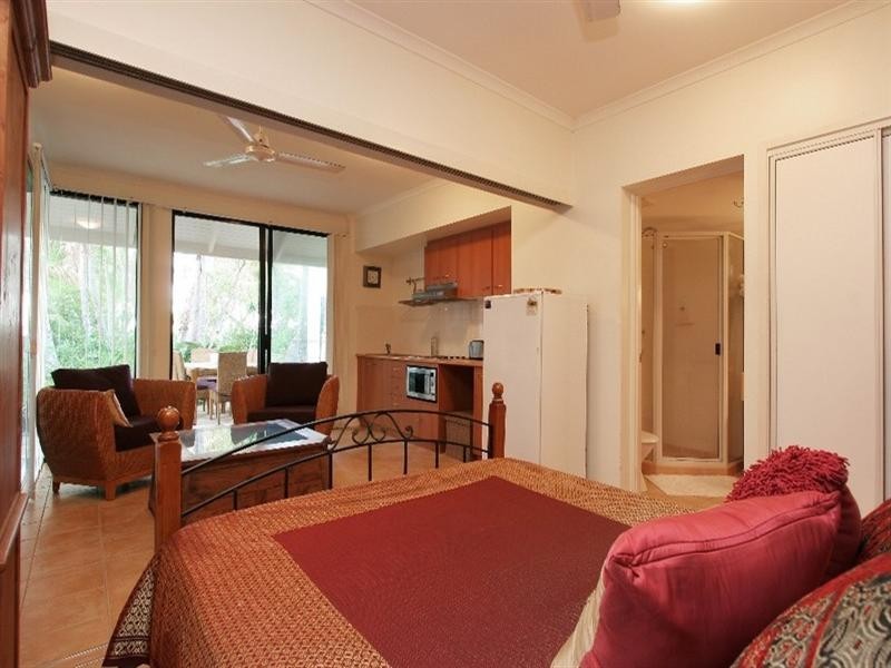 15/2 Beach Road, Dolphin Heads QLD 4740